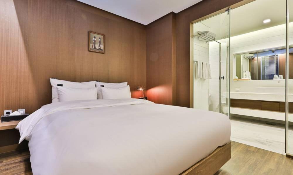 Jongro Makers X Pretty Hotel Seoul Exterior photo