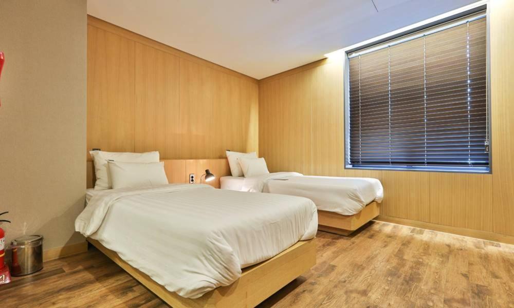 Jongro Makers X Pretty Hotel Seoul Exterior photo