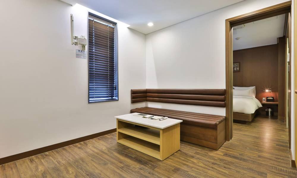 Jongro Makers X Pretty Hotel Seoul Exterior photo