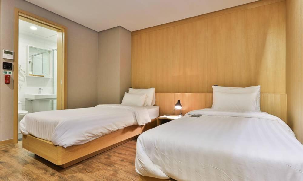 Jongro Makers X Pretty Hotel Seoul Exterior photo